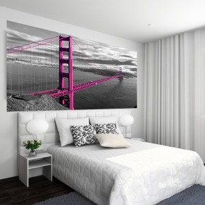 Fototapeta one colour, z różowym mostem na pierwszym planie.